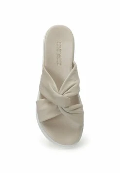 Nine West Sandalias Planas - Beige -Nine West d6ca78d201624c7cb10a46de420e5c61